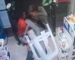 Vendedora usa cadeira de plástico para reagir assalto em drogaria, em BH