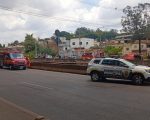 Corpo é resgatado no Ribeirão Arrudas após ficar preso em acúmulo de lixo