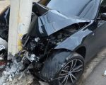 BMW fica destruída após bater em poste na Pampulha; três mulheres ficam feridas