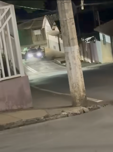 Motociclista foge de abordagem policial, colide com viatura em Cl&aacute;udio