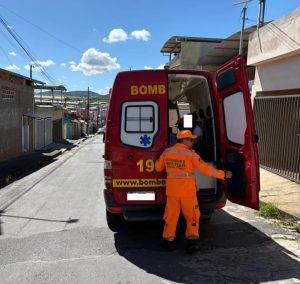 Colis&atilde;o entre moto e carro mobiliza Corpo de Bombeiros em Formiga