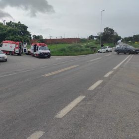 Divinópolis: Acidente entre carros na BR-494 deixa dois feridos; veja vídeo