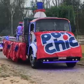 Vídeos: Caravana da Pon Chic leva magia do Natal e movimenta Divinópolis