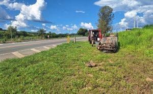 Capotamento na MG-050 em Formiga deixa tr&ecirc;s feridos