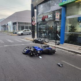 Colisão entre motocicletas deixa feridos no Centro de Formiga