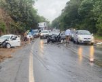 Batida entre dois carros deixa três feridos na MG-164, em Itapecerica