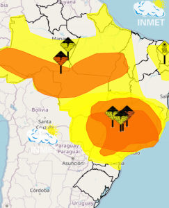 Domingo ter&aacute; calor, chuva e trovoadas em Divin&oacute;polis