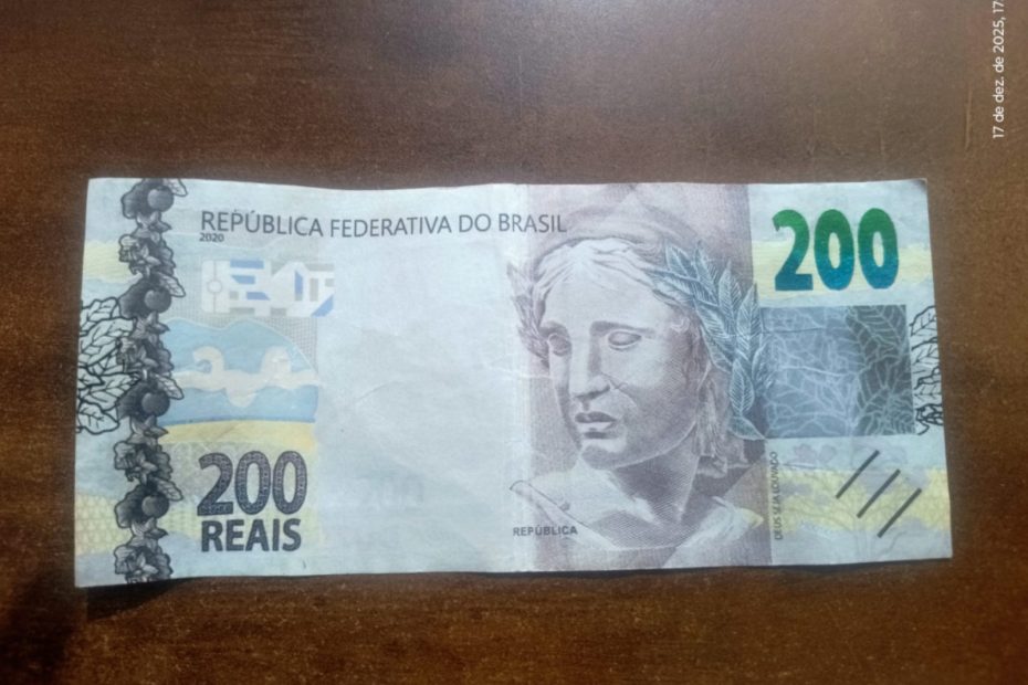 Casal é preso após fazer compra com nota falsa de R$ 200 em Divinópolis