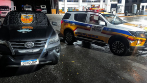 PMR recupera caminhonete furtada e homem &eacute; preso na MG-050, em Divin&oacute;polis