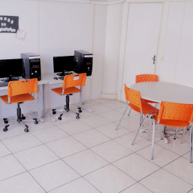 Câmara de Divinópolis oferece espaço com computadores e internet à população