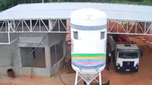 Caminh&atilde;o &eacute; furtado em obra na MG-050, em Divin&oacute;polis