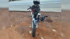Motociclista fica gravemente ferido em acidente na MG-050, em Ita&uacute;na