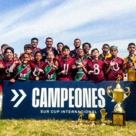 Time de Itaúna é campeão da Sur Cup Internacional 2025 na Argentina