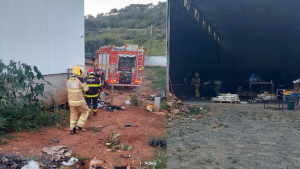 Inc&ecirc;ndio &eacute; registrado em ind&uacute;stria de Oliveira