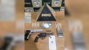Pol&iacute;cia Militar prende jovem por tr&aacute;fico de drogas e posse ilegal de arma em Bambu&iacute;