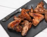 Homem é esfaqueado após briga por asa de frango em bar de BH