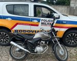 Motociclista bêbado mostra dedo do meio para viatura, tenta fugir e acaba preso em Divinópolis