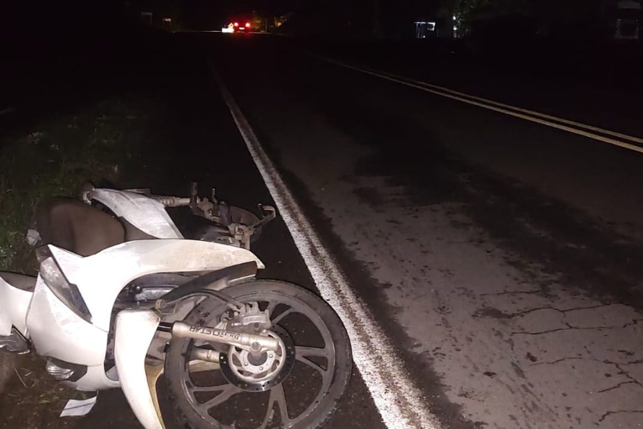 Motociclista e garupa ficam gravemente feridas após moto bater em canteiro em Pará de Minas