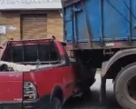 Vídeo: Carreta perde o freio e atinge veículo em Divinópolis