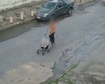 VÍDEO: câmeras registram homem abandonando criança em carrinho com pino de cocaína, na Grande BH
