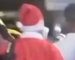 VÍDEO: policial disfarçado de papai noel prende foragido em rodoviária