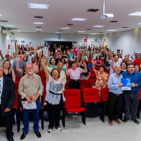 Acom homenageia voluntários em evento marcado por gratidão e reconhecimento