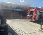Incêndio atinge três lojas na Avenida Portugal, no bairro Santa Amélia