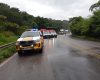 Acidente entre carro e caminhão fecha BR-494, entre Divinópolis e Nova Serrana
