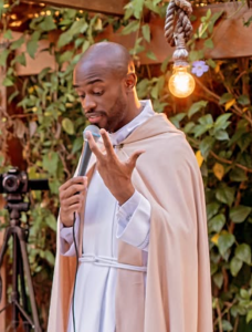 Padre Samuel Fidelis abre Festa de Nossa Senhora das Candeias em Divinópolis