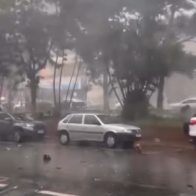 Chuva e vento causam estragos e alagamentos em Pará de Minas