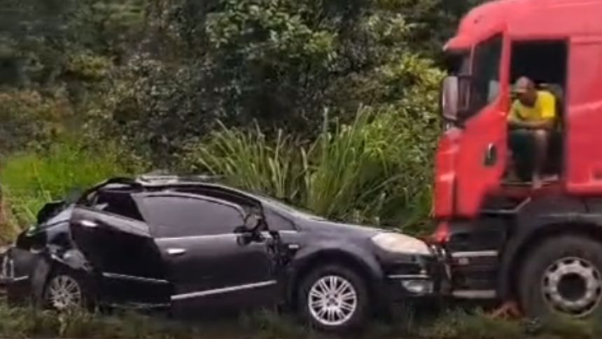 Casal é vítima de acidente na BR-494, em Divinópolis; homem foi socorrido em estado grave