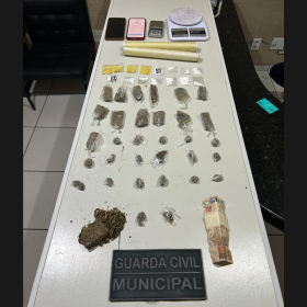Durante ação contra o tráfico, homem é encontrado escondido debaixo de tanque e é preso em Nova Serrana