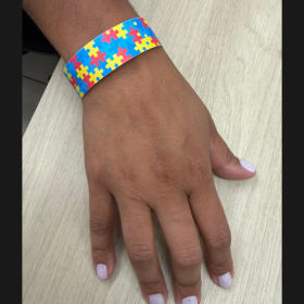 UPA Divinópolis implementa identificação por pulseira para pacientes com Transtorno do Espectro Autista (TEA)