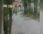 Câmera de segurança flagra agressão a idoso em Divinópolis; acusado segue foragido