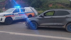 Homem &eacute; preso com carro furtado na MG-430, em Igaratinga