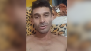 VÍDEO: Homem ameaça irmãos Azevedo e caso termina na delegacia
