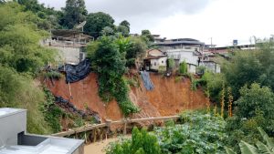 Risco de desabamento leva &agrave; interdi&ccedil;&atilde;o de casas, em Formiga