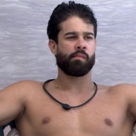 PA é desclassificado do BBB após suposto puxão em corrida pelo Big Fone