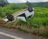 Carro capota na BR-354, em Formiga