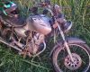 Moto sai da pista, bate em poste e jovem fica gravemente ferido em Pará de Minas