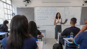Governo de Minas concede mais 1,6 mil avan&ccedil;os na carreira de servidores da Educa&ccedil;&atilde;o