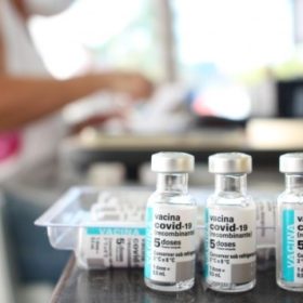 Vacinação contra covid-19 completa cinco anos; Divinópolis já aplicou 635 mil doses