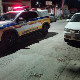 Homem é preso após entregar direção de veículo a pessoa não habilitada