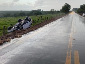 Capotamento é registrado em Formiga