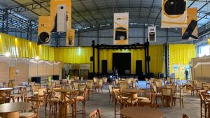 Estúdio Móvel 94 LIVE participa do AGL Conecta e celebra os 42 anos da AGL Brasil