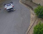 Carro cai de viaduto após motorista se virar para verificar cadeirinha do filho, em BH