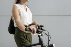 Entenda o que muda no tr&acirc;nsito com as novas normas para ve&iacute;culos el&eacute;tricos