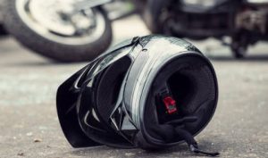 Mulher morre em acidente entre moto e carreta em BH