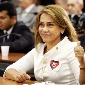 Prefeita de Pitangui tem R$ 6 milhões em joias e relógios roubados