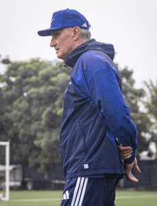 Tite dá sinais de evolução, mas precisa superar dois desafios urgentes